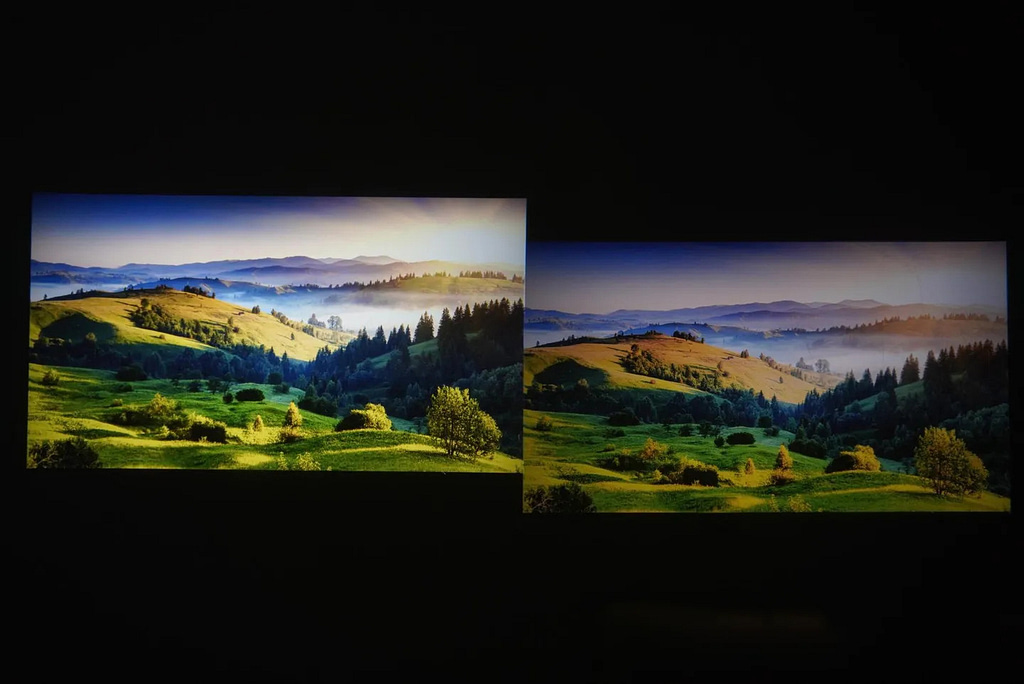 Color display comparison between Wanbo T6 max and another projector at the same price point